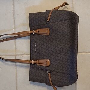 Michael Kors Signature East West Tote- flawless!!